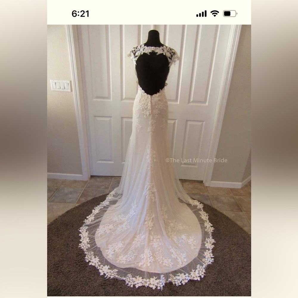 Wedding dress Size 8. Elegant Sand Ivory and nude color.